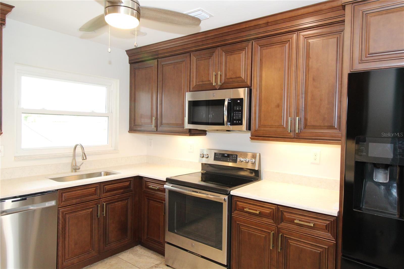 1104 DESERT HILLS DR, SUN CITY CENTER, FL — photo 4