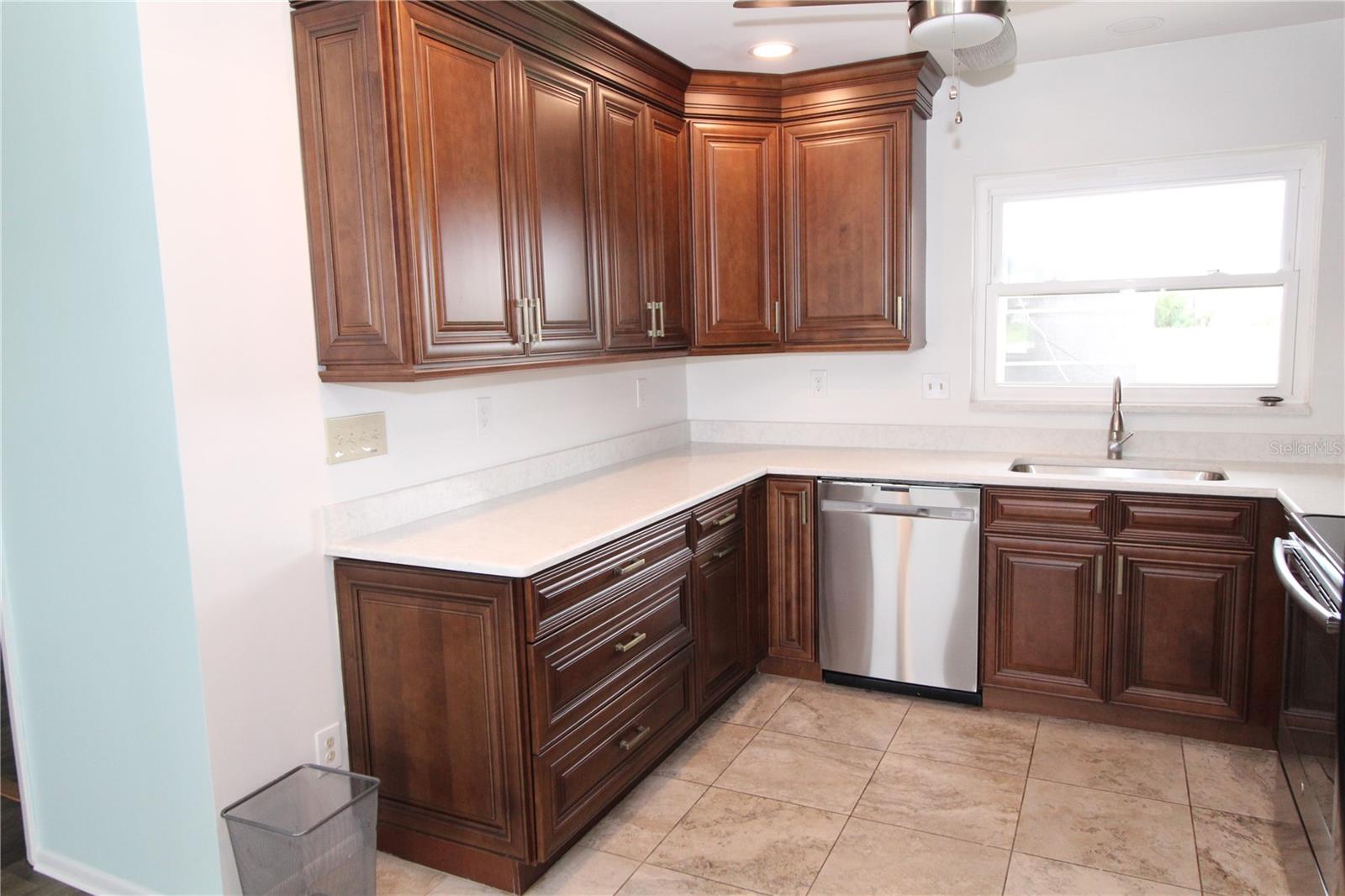 1104 DESERT HILLS DR, SUN CITY CENTER, FL — photo 6