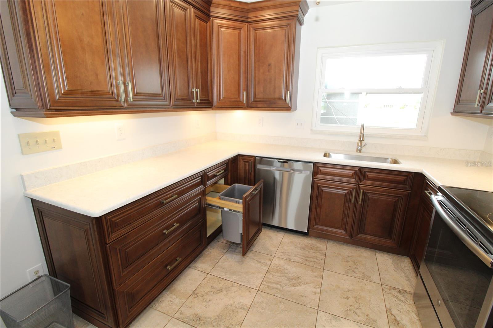1104 DESERT HILLS DR, SUN CITY CENTER, FL — photo 9