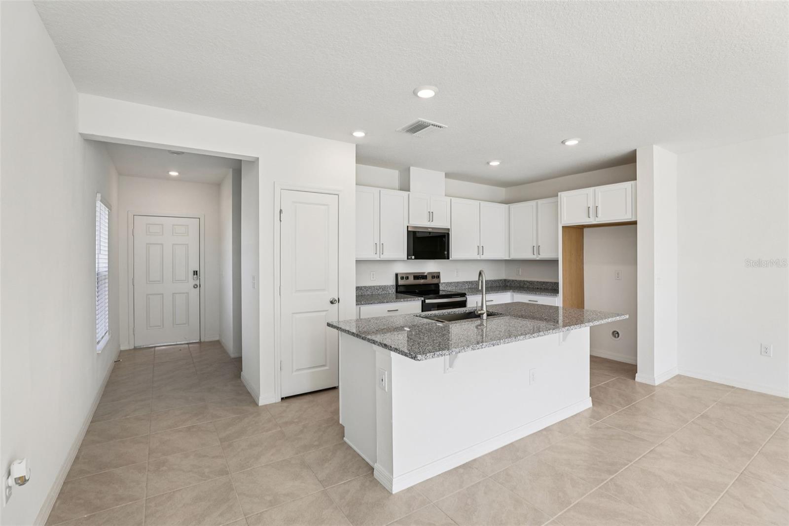 379 SEQUOIA DR, LAKE WALES, FL — photo 2