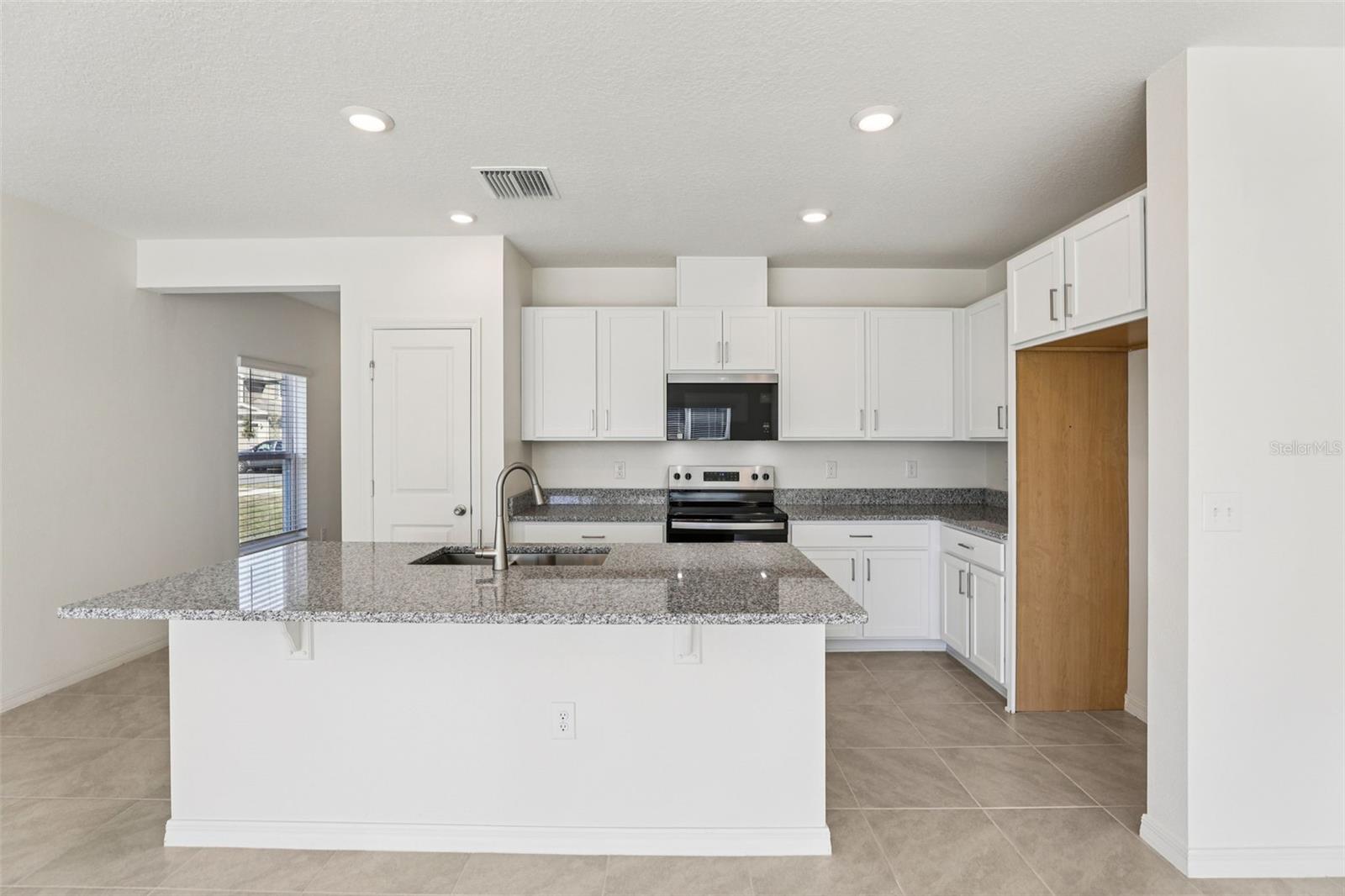 379 SEQUOIA DR, LAKE WALES, FL — photo 3