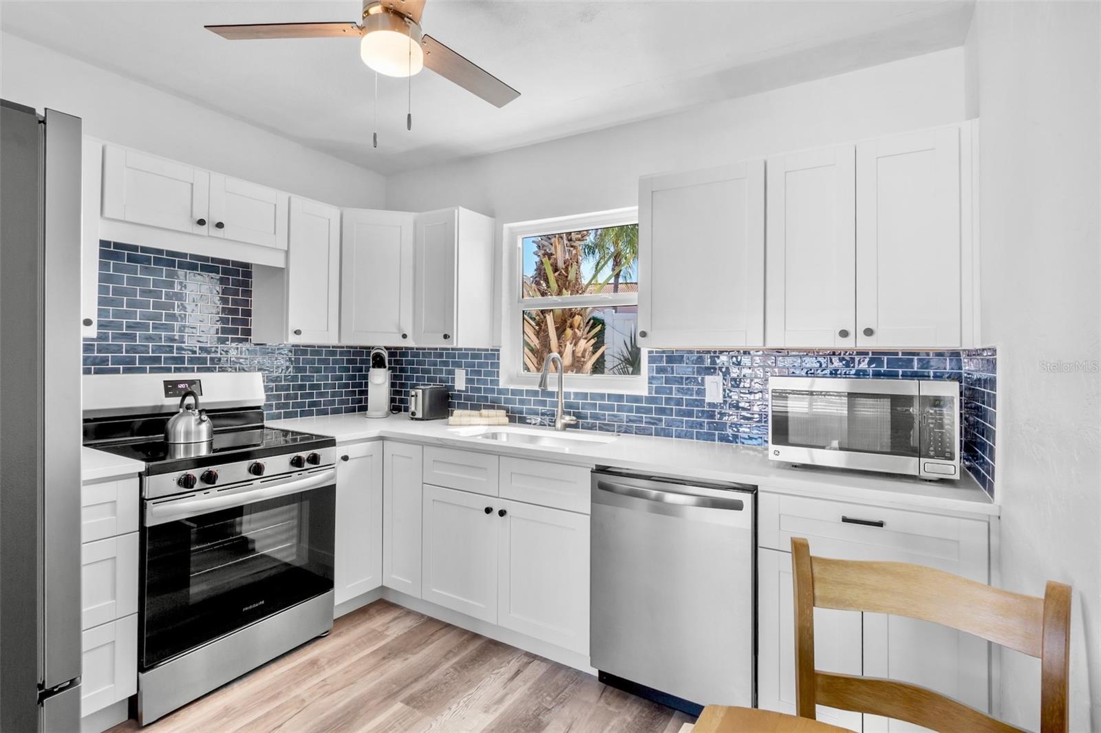 1138 SUN N SEA DR, SARASOTA, FL — photo 9