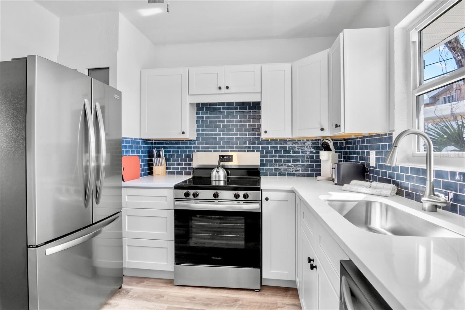 1138 SUN N SEA DR, SARASOTA, FL — photo 11