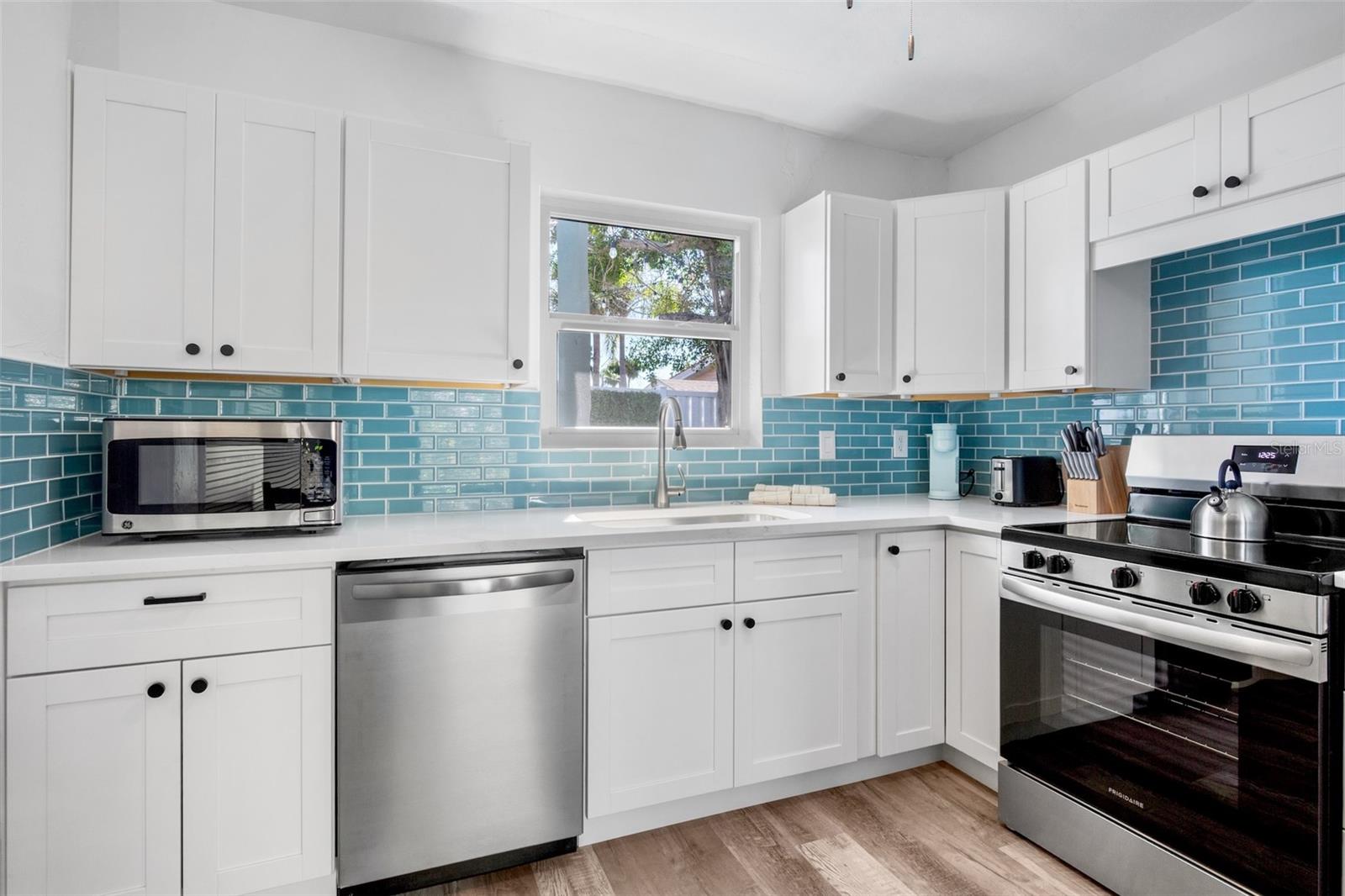 1138 SUN N SEA DR, SARASOTA, FL — photo 21