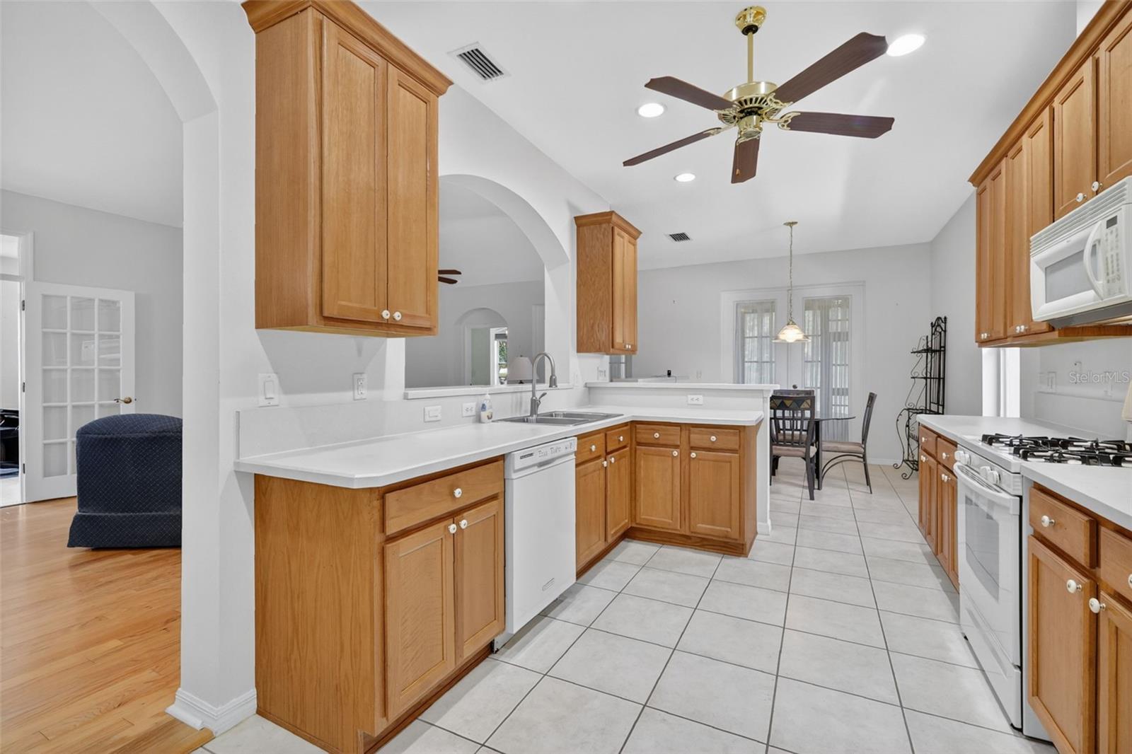 20634 QUEEN ALEXANDRA DR, LEESBURG, FL — photo 37