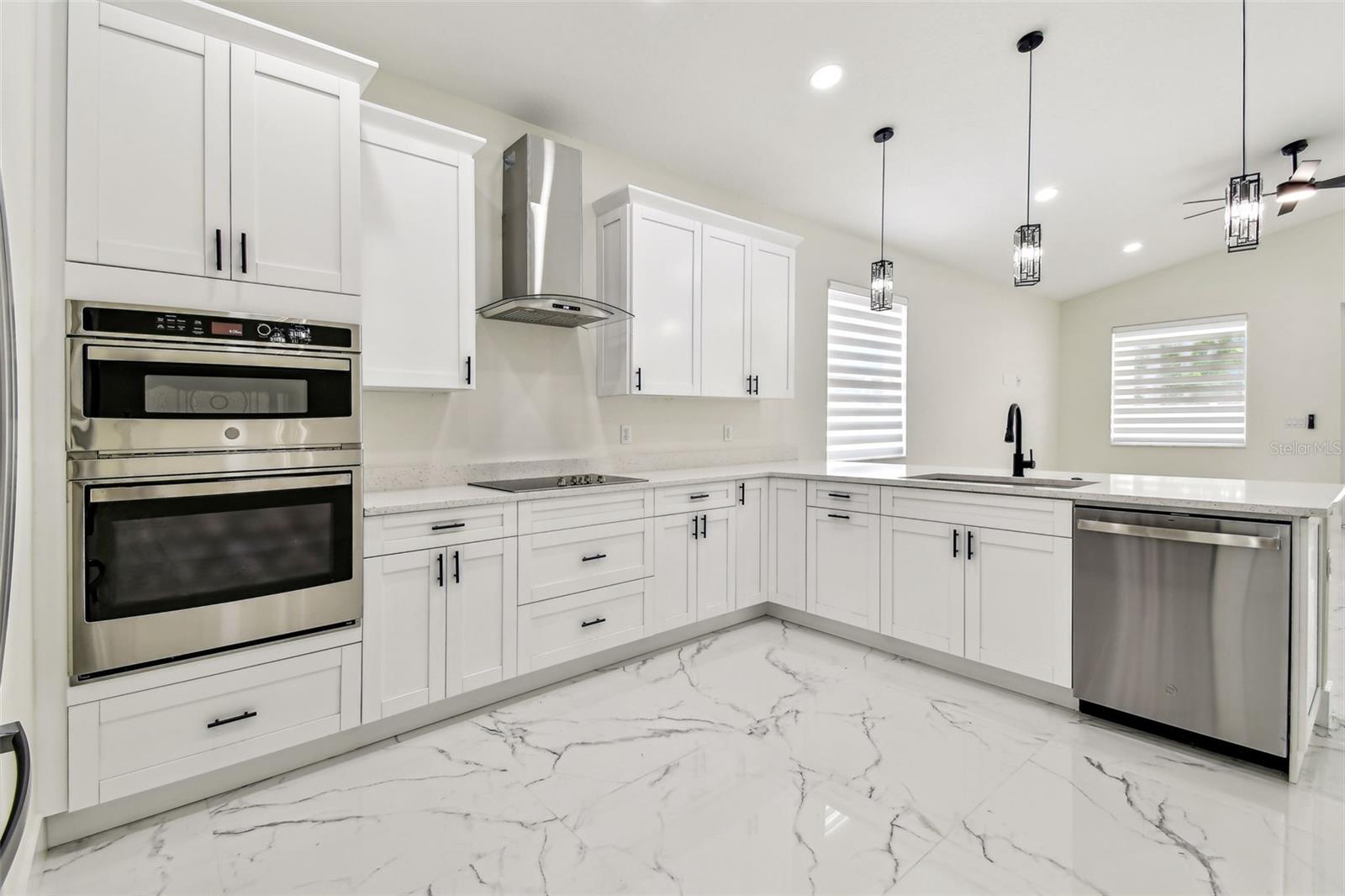 7012 N WILLOW AVE, TAMPA, FL — photo 2