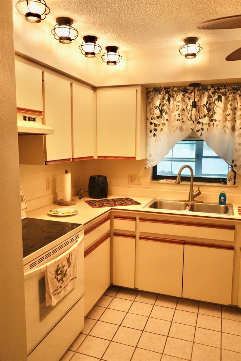 10046 CHARLEMONT AVE, ENGLEWOOD, FL — photo 11
