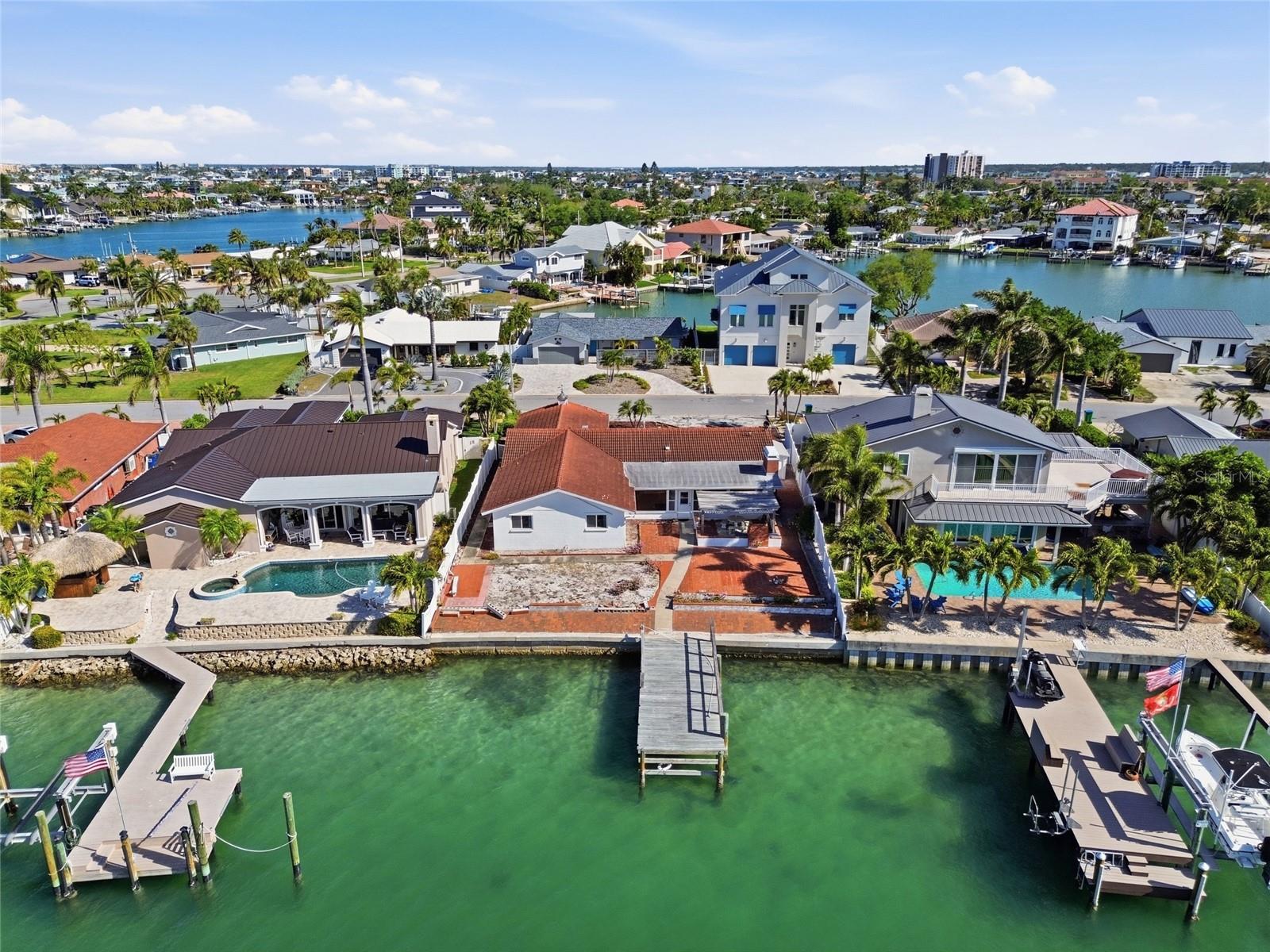 4 BELLEVUE DR, TREASURE ISLAND, FL