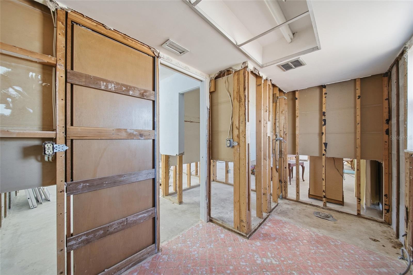 4 BELLEVUE DR, TREASURE ISLAND, FL — photo 17