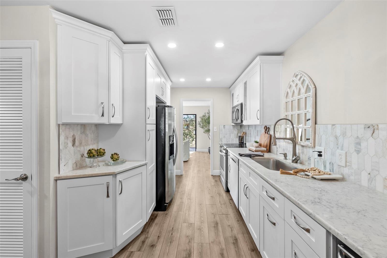 3530 VILLAGE WAY #3, TAMPA, FL — photo 4