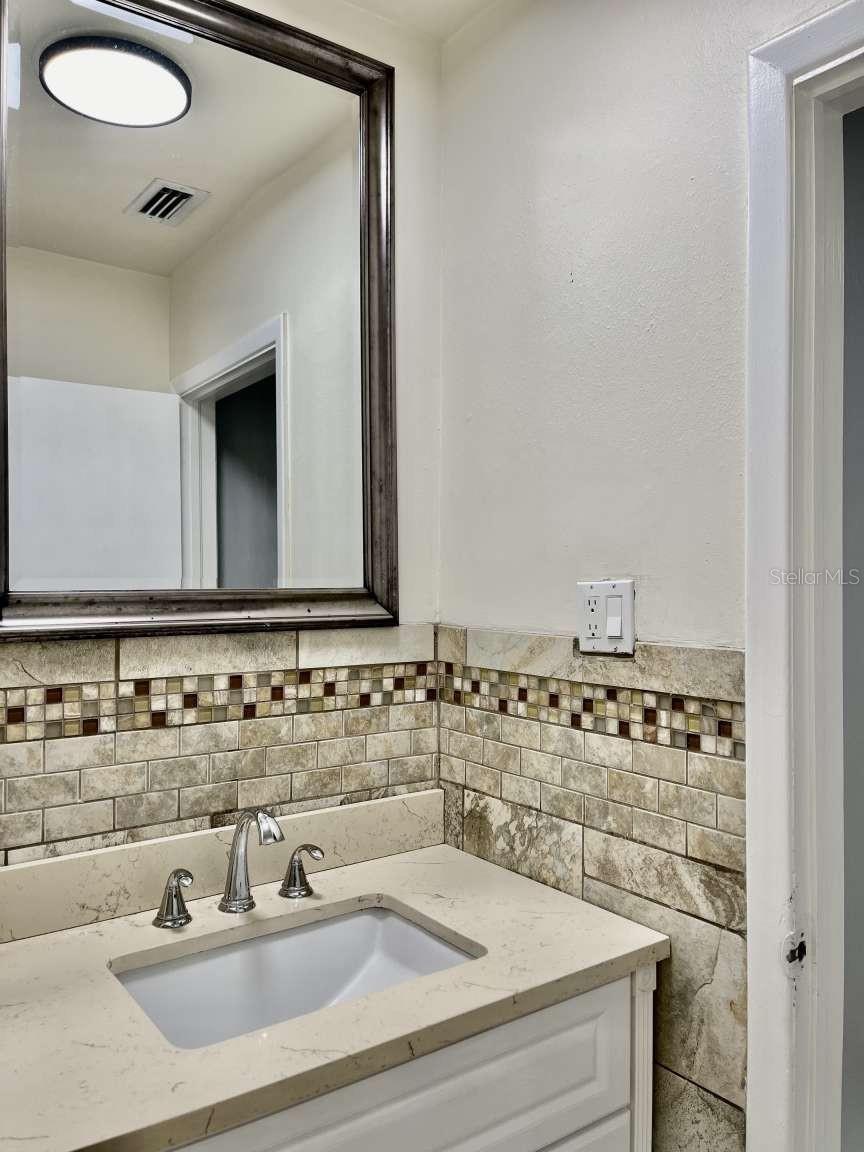 116 S RENELLIE DR, TAMPA, FL — photo 13