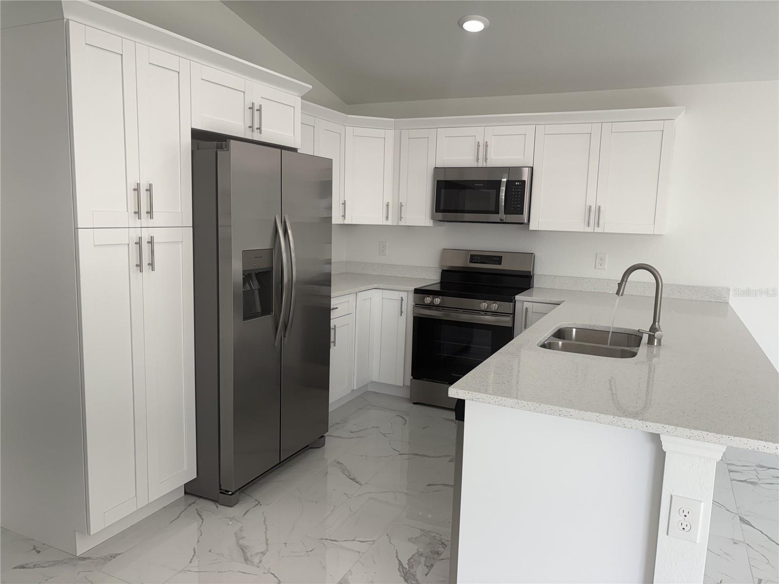 2810 NW 26TH PL, CAPE CORAL, FL — photo 2