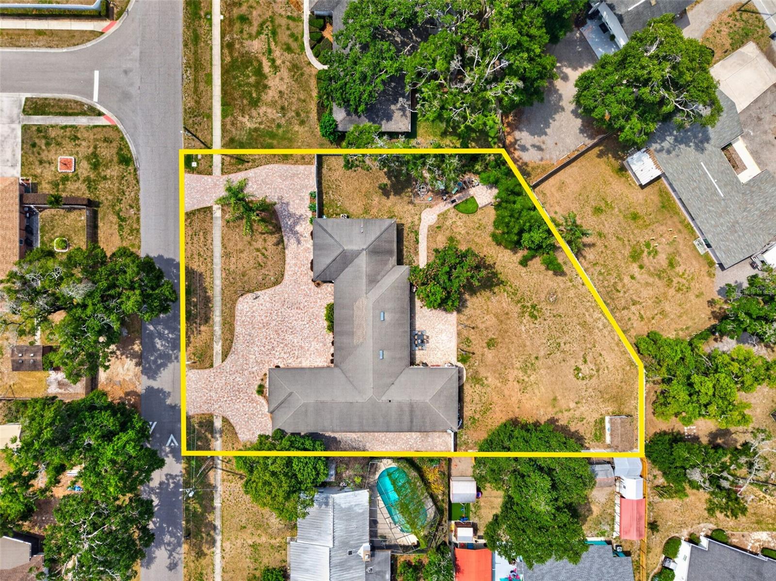 712 S OAKWOOD AVE, BRANDON, FL — photo 2
