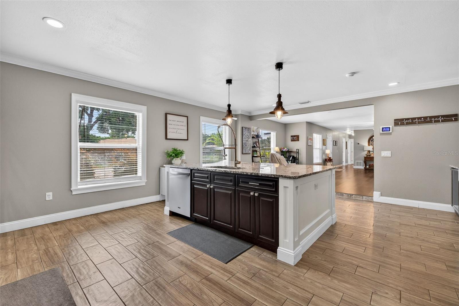 712 S OAKWOOD AVE, BRANDON, FL — photo 12