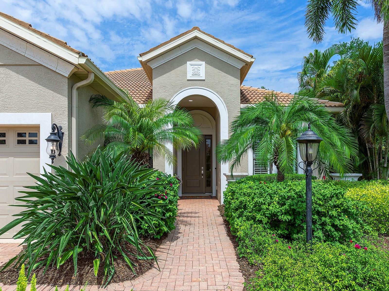7210 LAKE FOREST GLN, LAKEWOOD RANCH, FL — photo 2