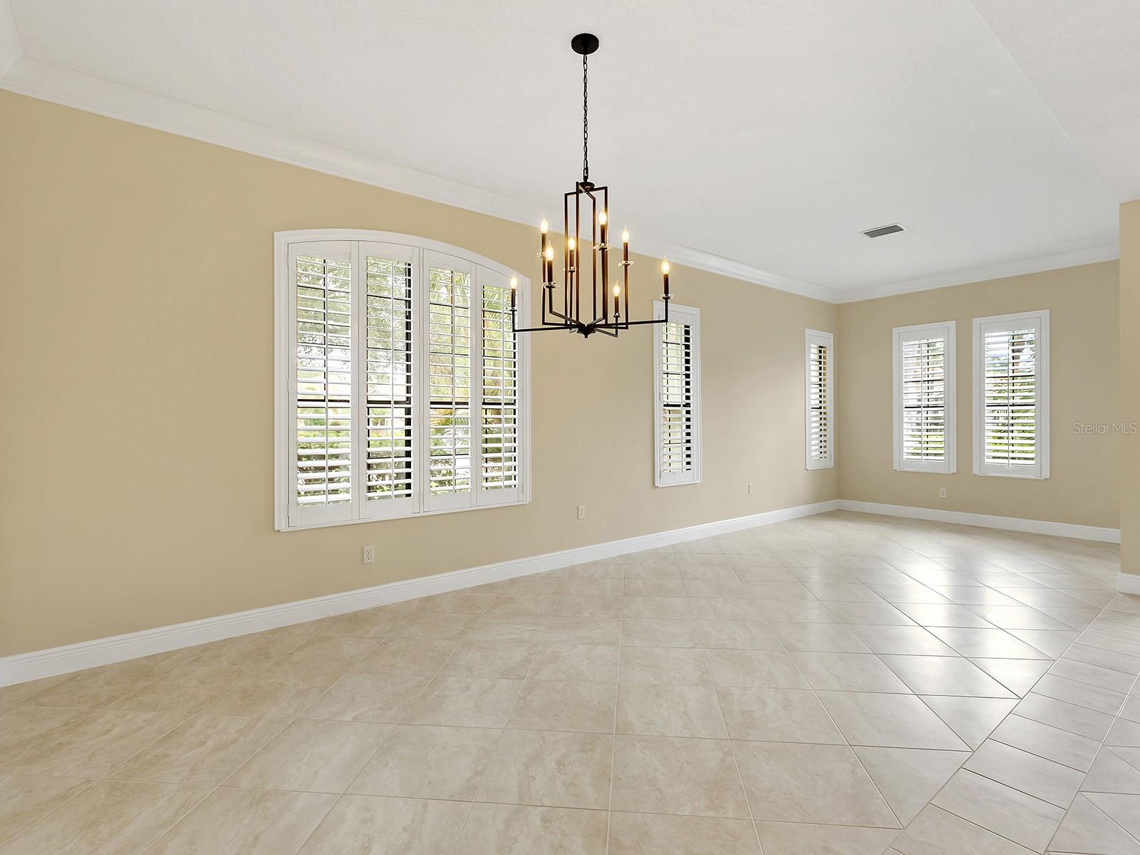 7210 LAKE FOREST GLN, LAKEWOOD RANCH, FL — photo 8