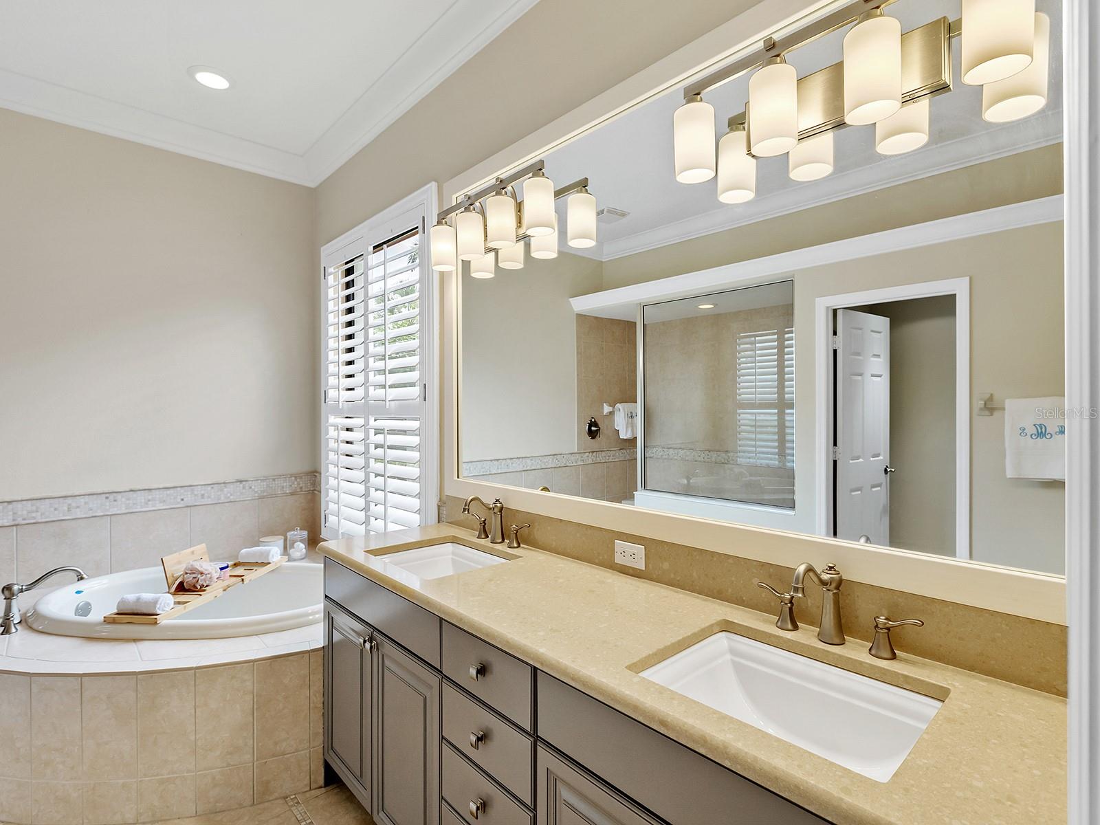 7210 LAKE FOREST GLN, LAKEWOOD RANCH, FL — photo 29