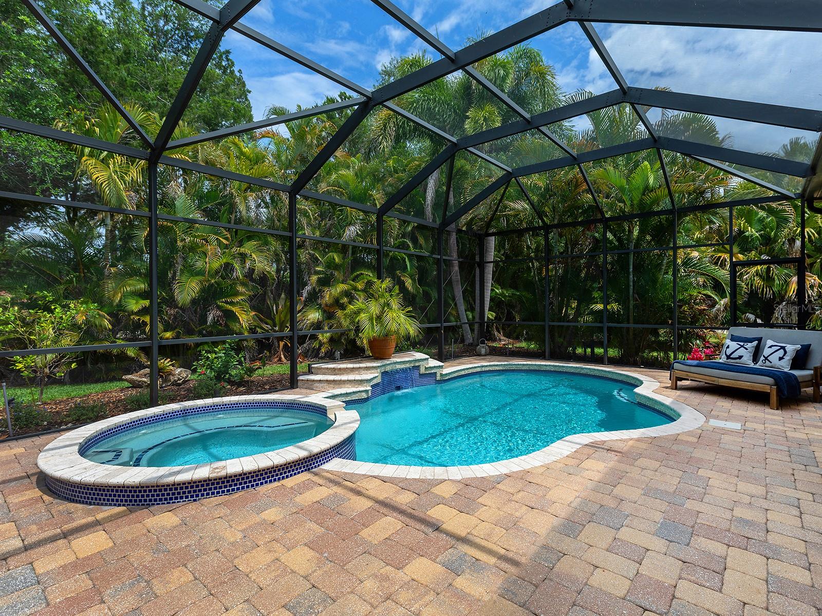 7210 LAKE FOREST GLN, LAKEWOOD RANCH, FL — photo 41