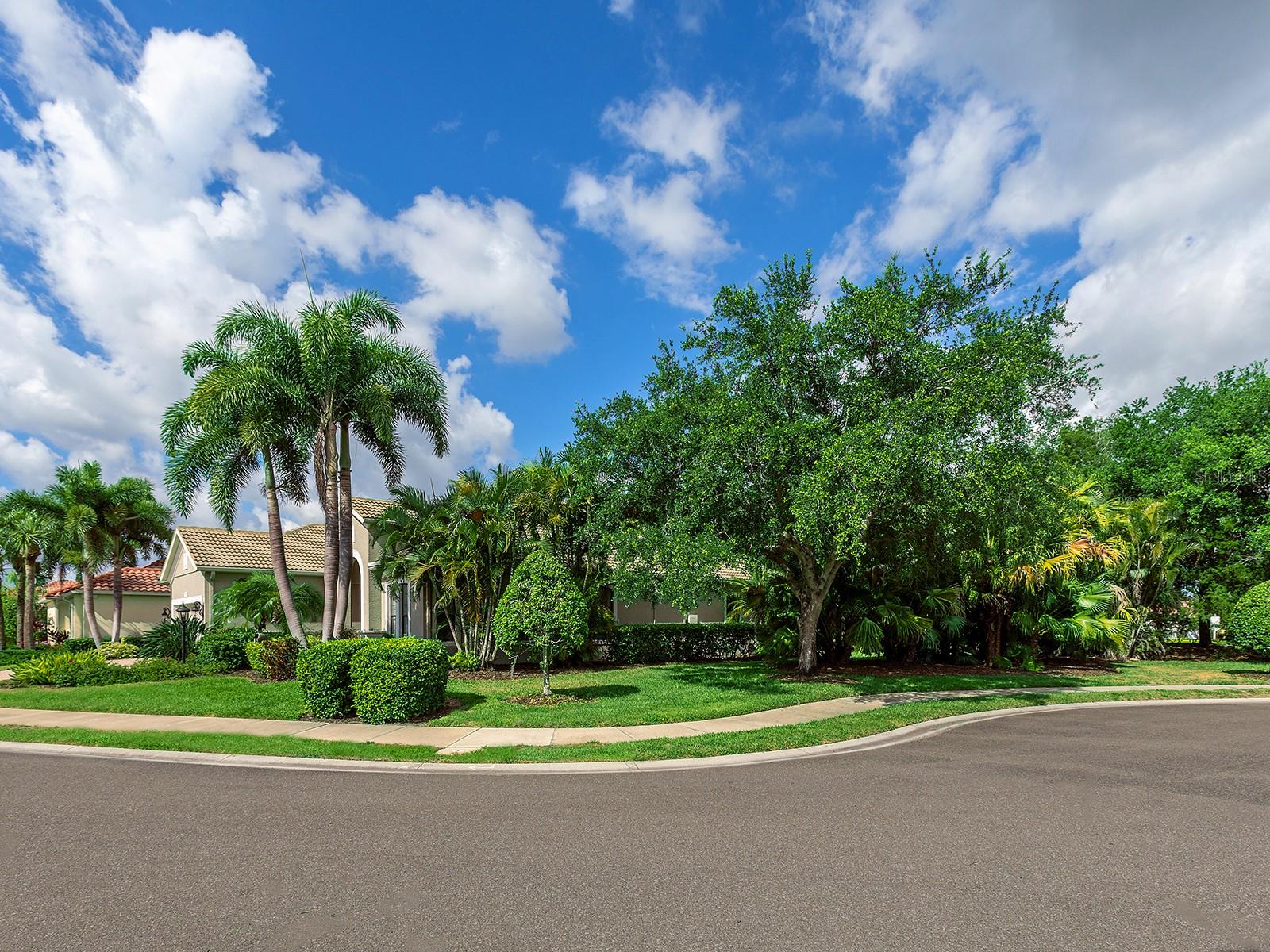 7210 LAKE FOREST GLN, LAKEWOOD RANCH, FL — photo 46