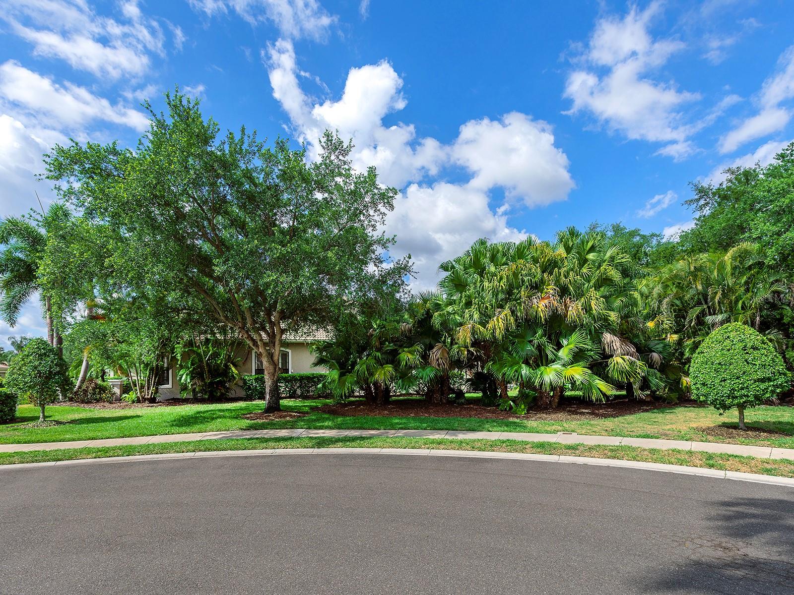 7210 LAKE FOREST GLN, LAKEWOOD RANCH, FL — photo 47