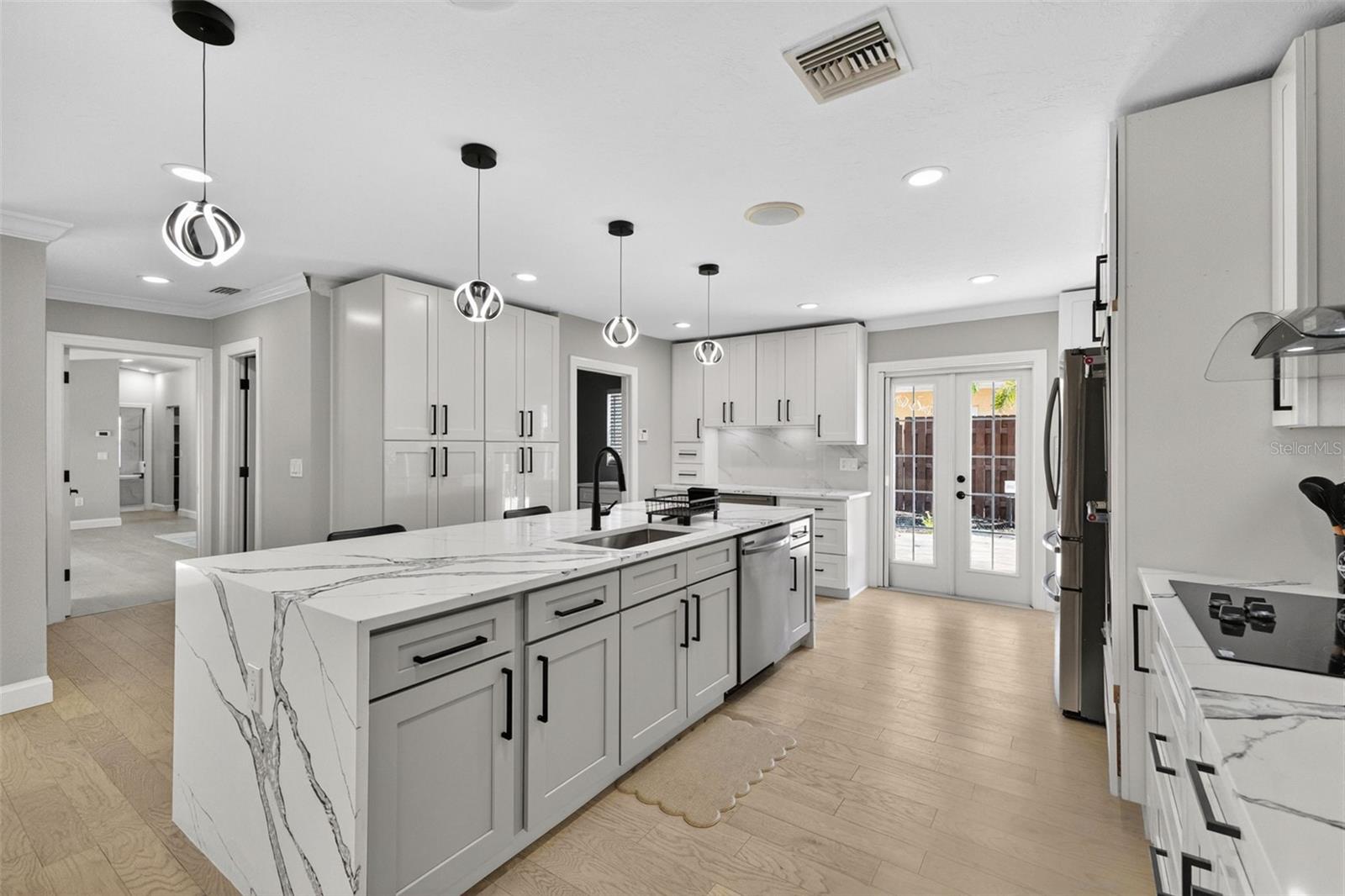 5073 HIGEL AVE, SARASOTA, FL — photo 2