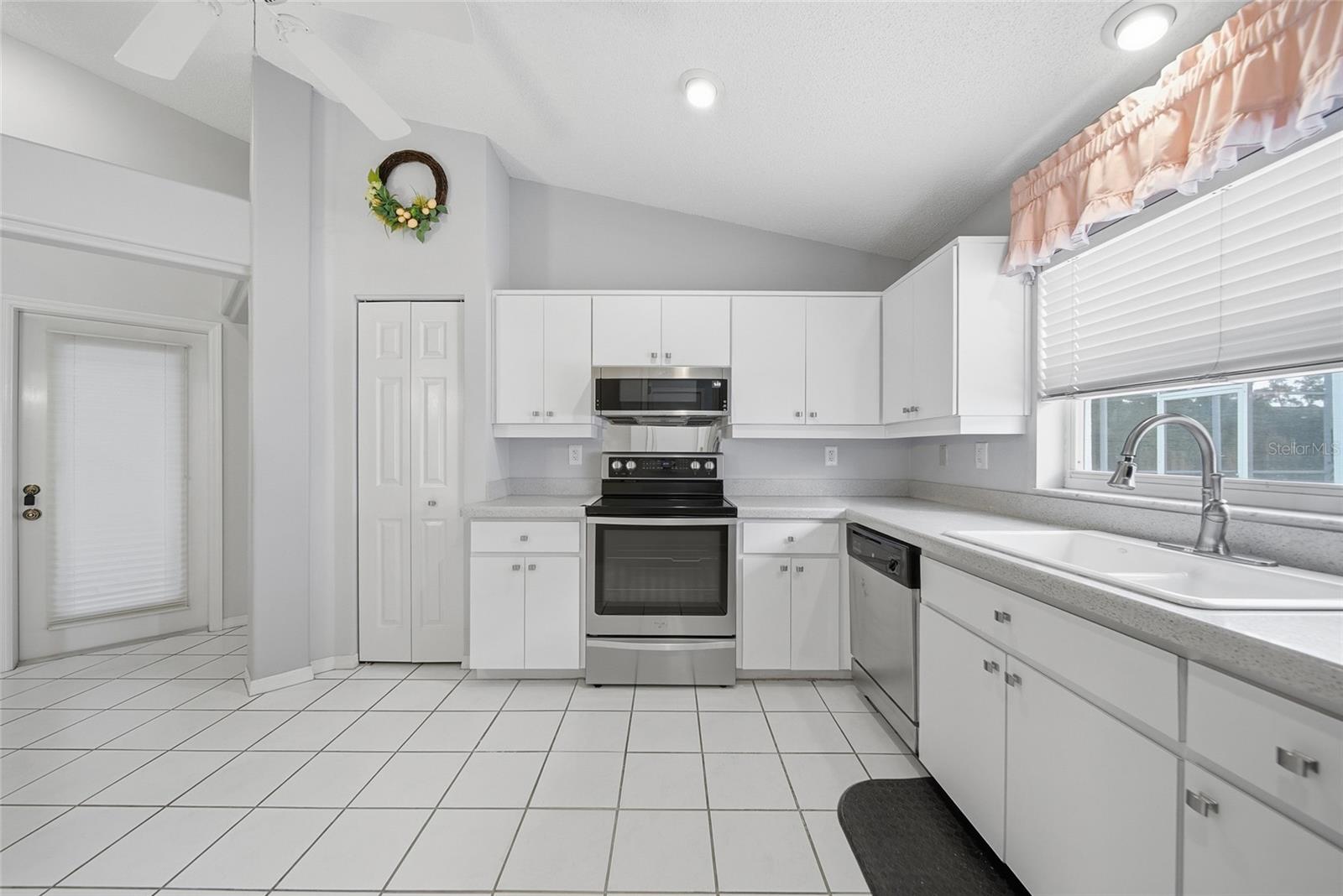 8051 THATCH TER, HUDSON, FL — photo 7