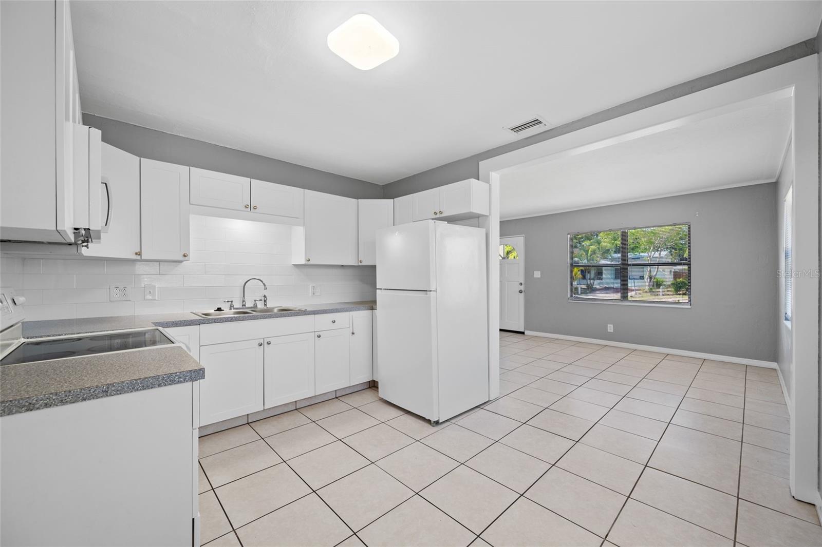 3246 20TH AVE S, ST PETERSBURG, FL — photo 2