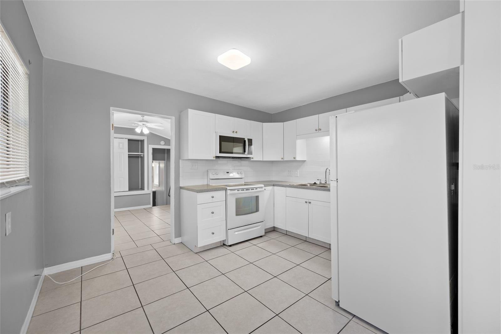 3246 20TH AVE S, ST PETERSBURG, FL — photo 3