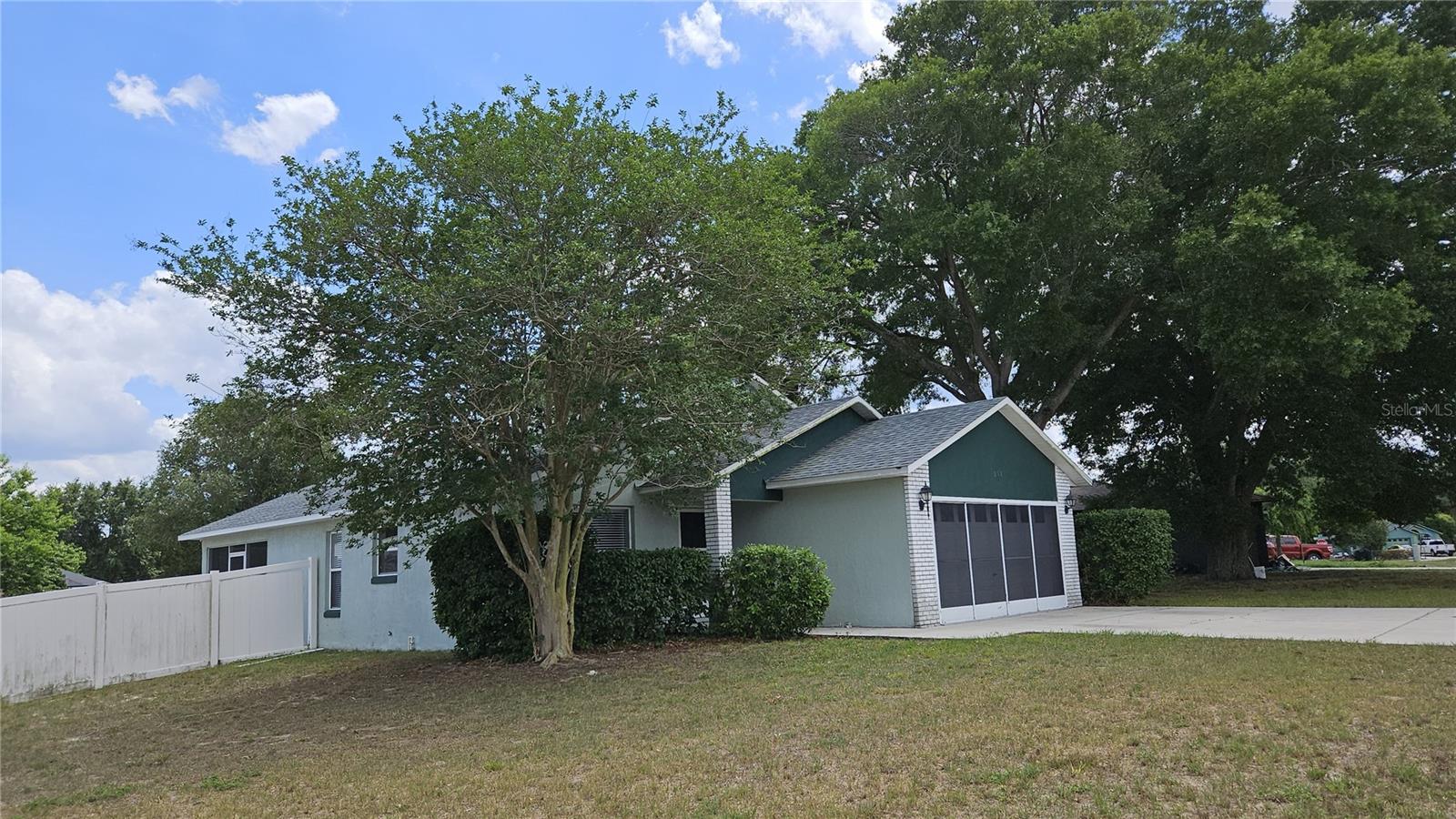 108 BRITTANY AVE, MASCOTTE, FL — photo 3