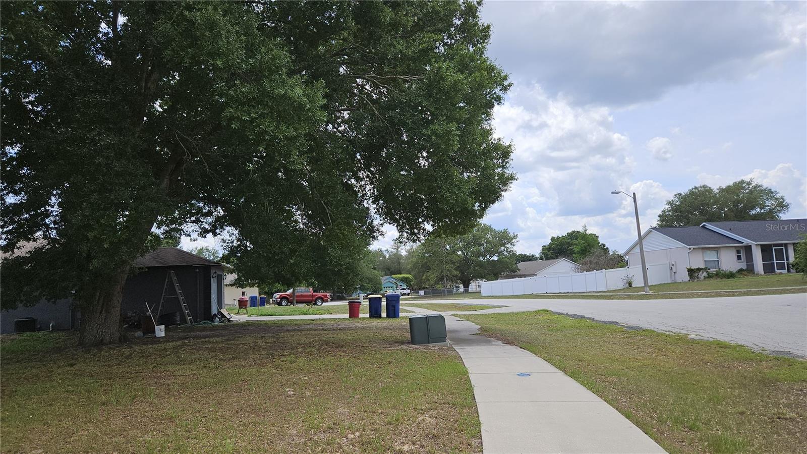 108 BRITTANY AVE, MASCOTTE, FL — photo 29