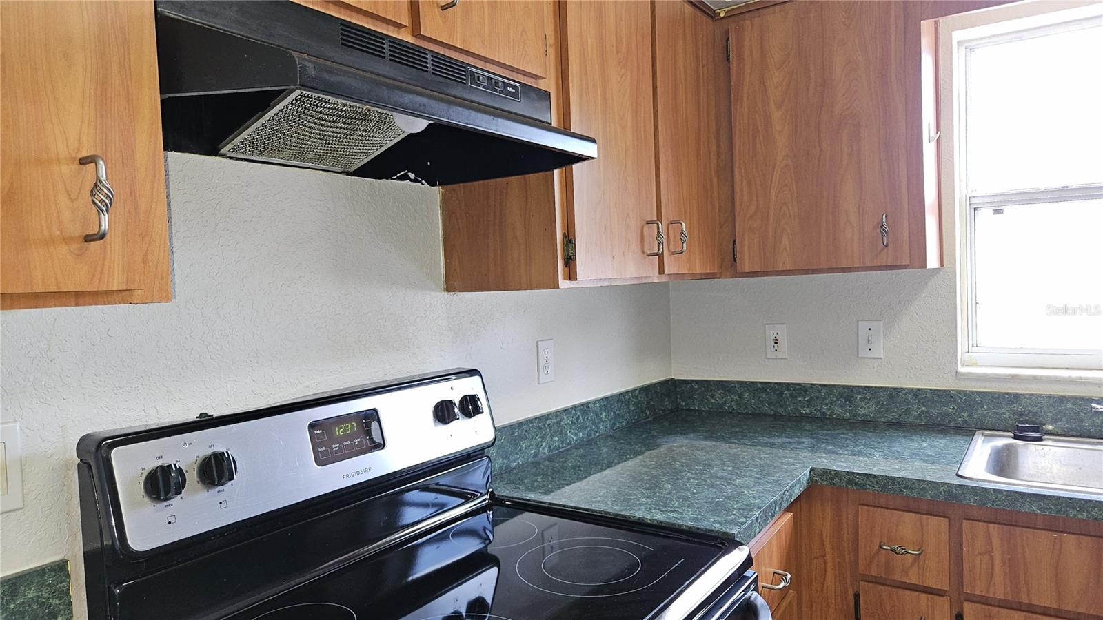 108 BRITTANY AVE, MASCOTTE, FL — photo 12