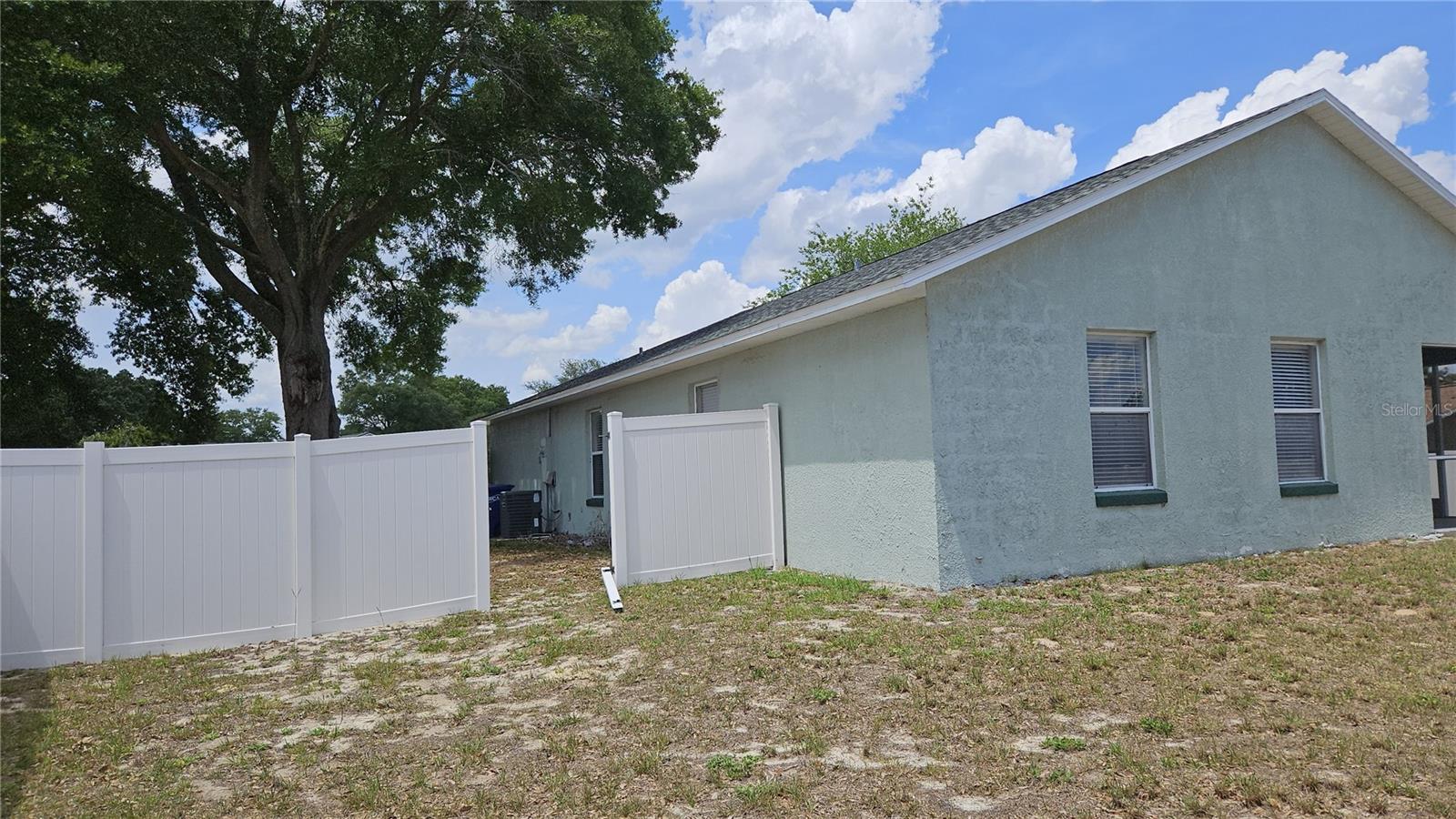 108 BRITTANY AVE, MASCOTTE, FL — photo 27