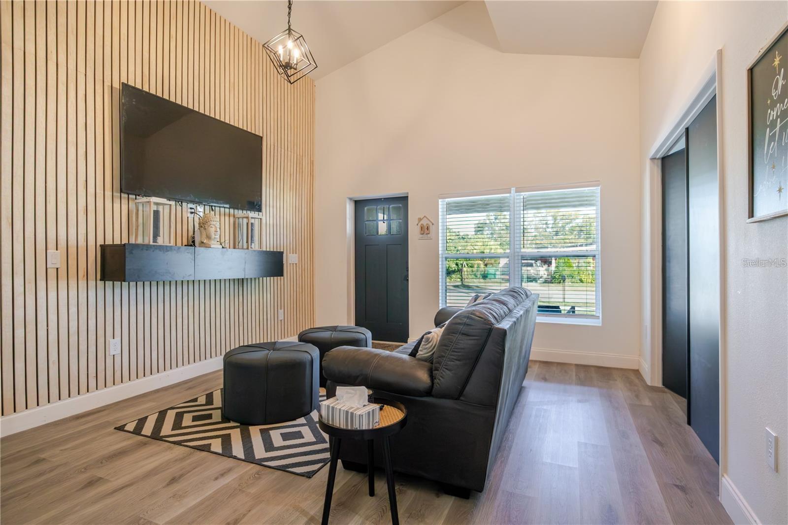 1704 W HANNA AVE, TAMPA, FL — photo 5