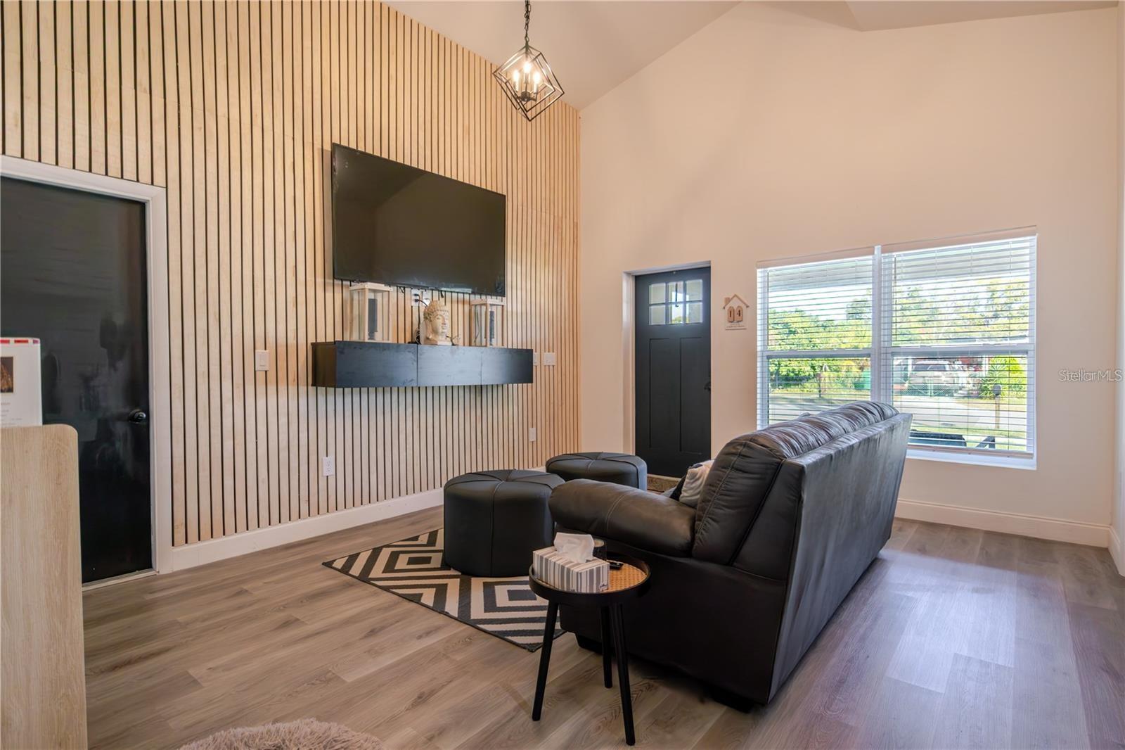 1704 W HANNA AVE, TAMPA, FL — photo 7