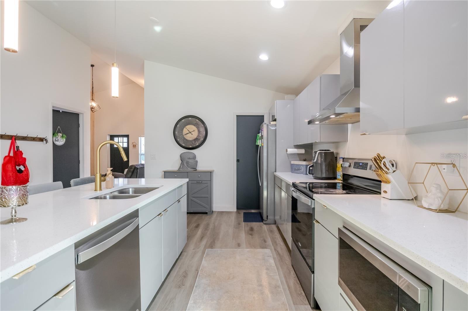 1704 W HANNA AVE, TAMPA, FL — photo 11