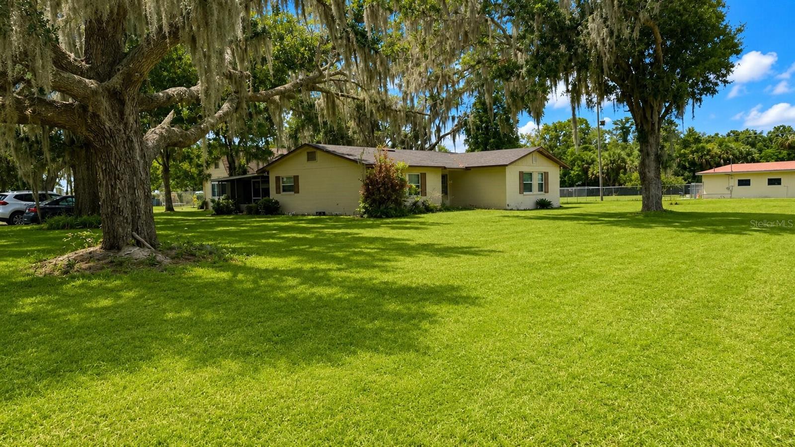 150 W 11TH ST, CHULUOTA, FL — photo 9