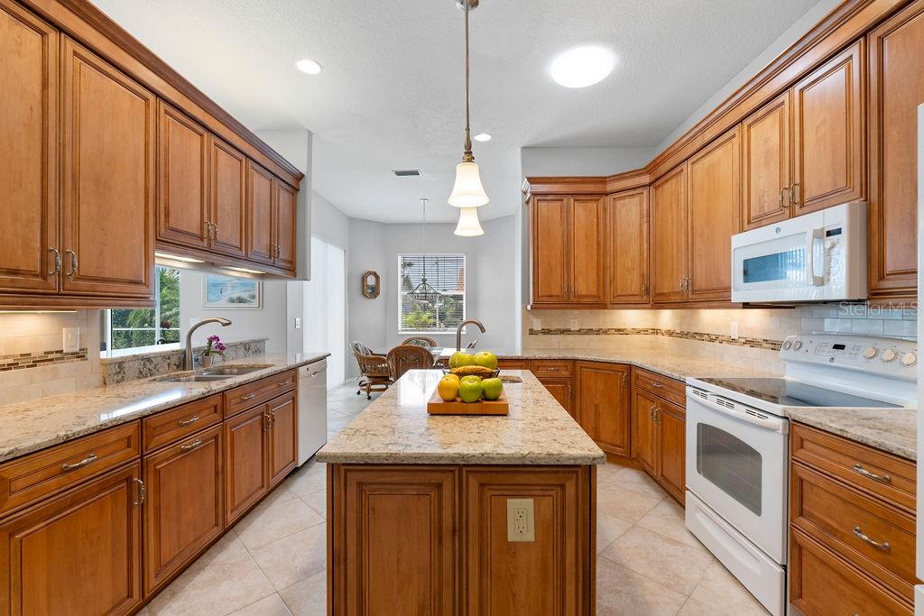 1543 WATERFORD DR, VENICE, FL — photo 17