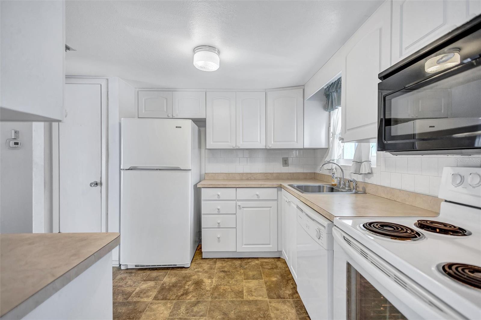 2217 SUNSET DR #E27, BRADENTON, FL — photo 8