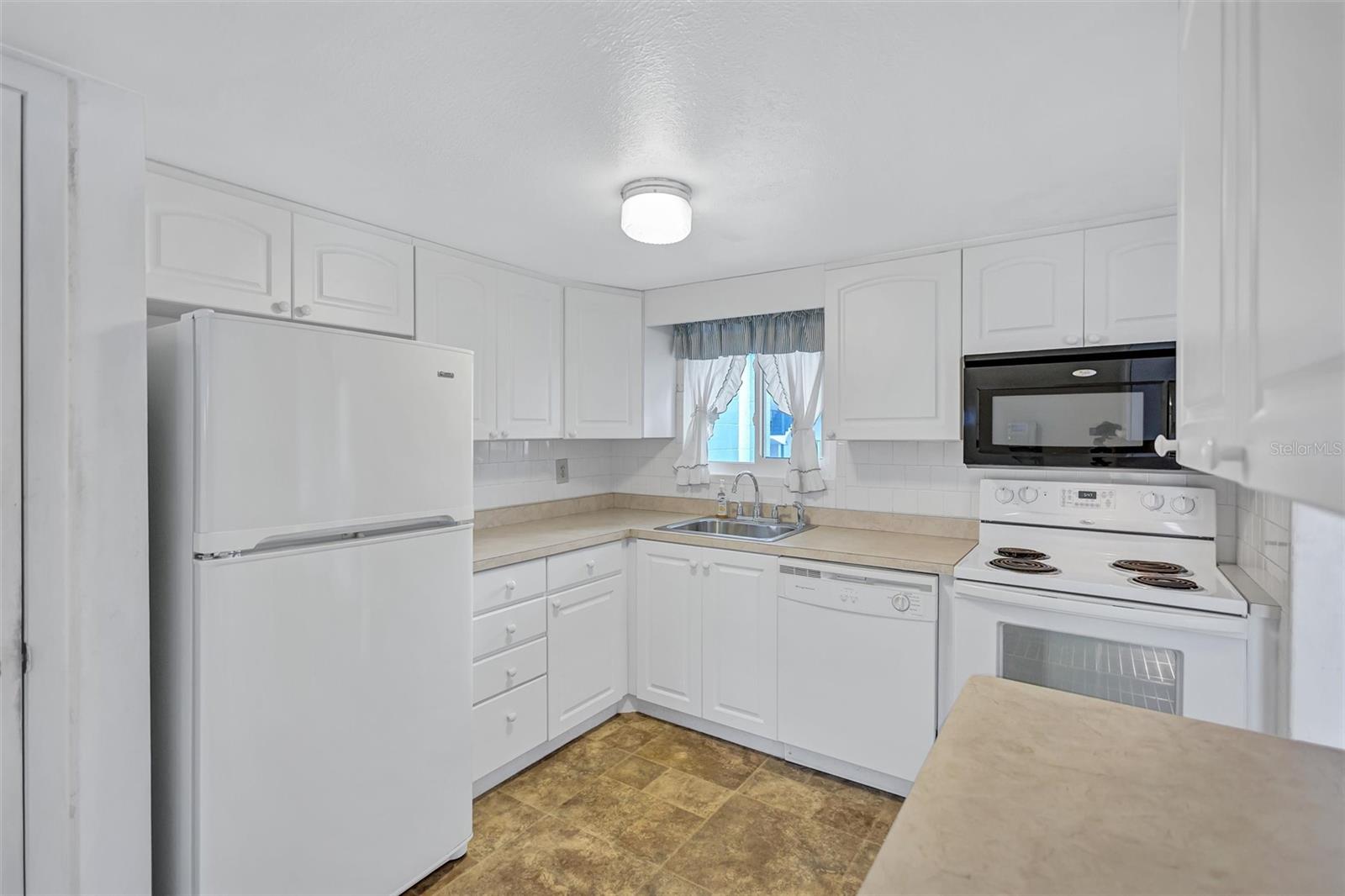 2217 SUNSET DR #E27, BRADENTON, FL — photo 9