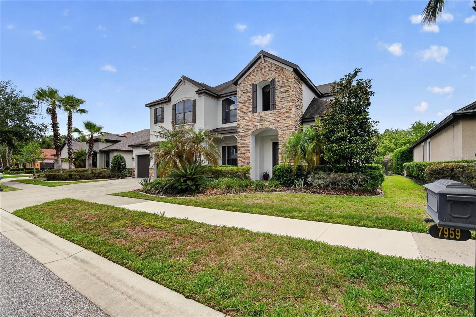 7959 HAMPTON LAKE DR, TAMPA, FL — photo 2