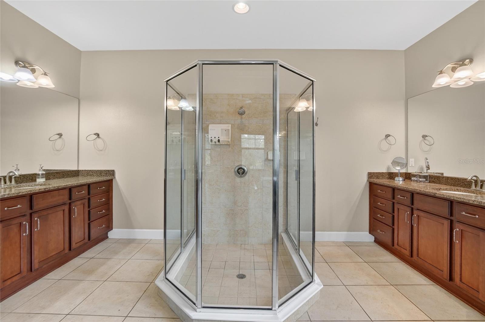 7959 HAMPTON LAKE DR, TAMPA, FL — photo 33