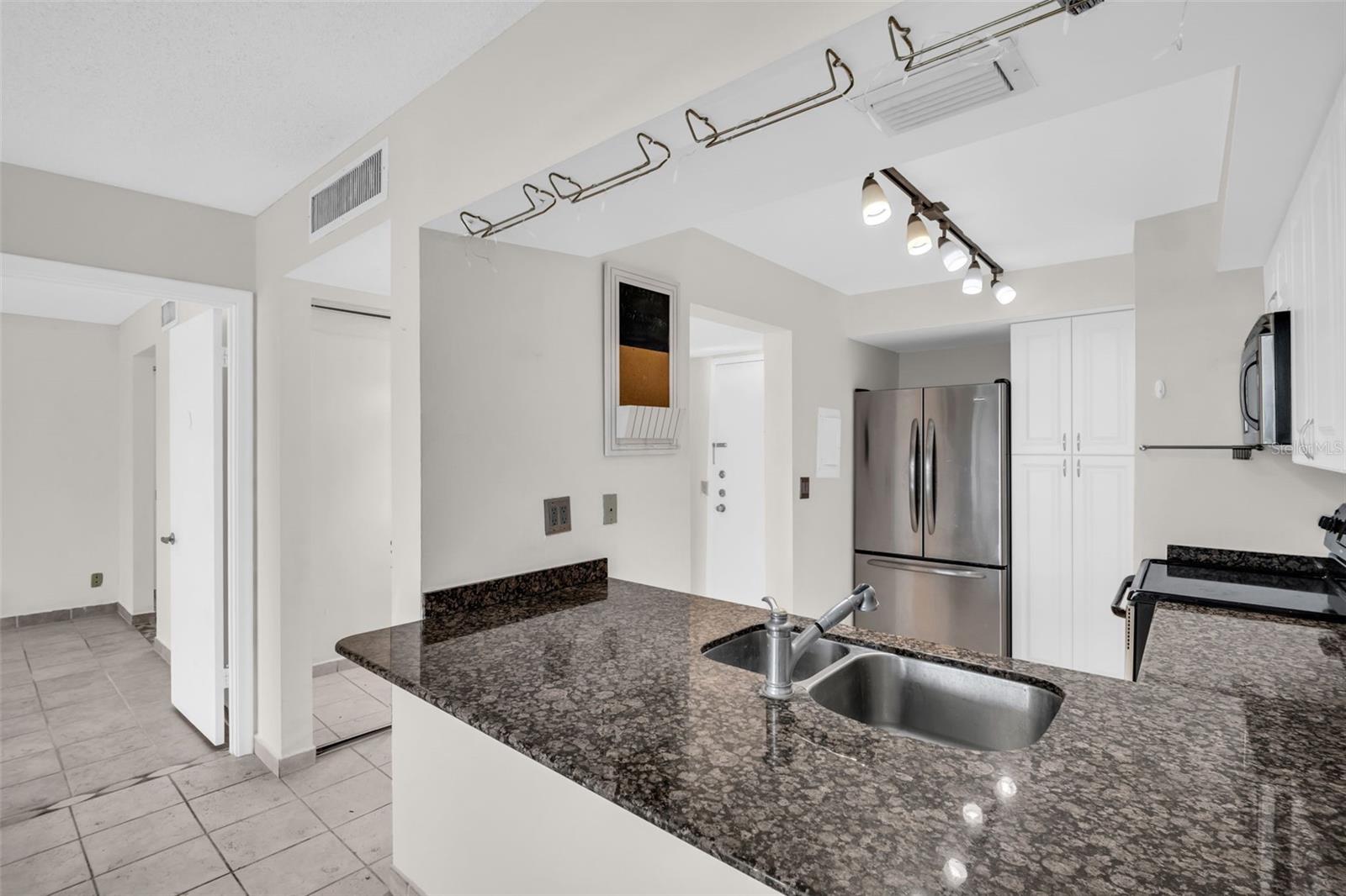 6158 PALMA DEL MAR SO #505, ST PETERSBURG, FL — photo 10