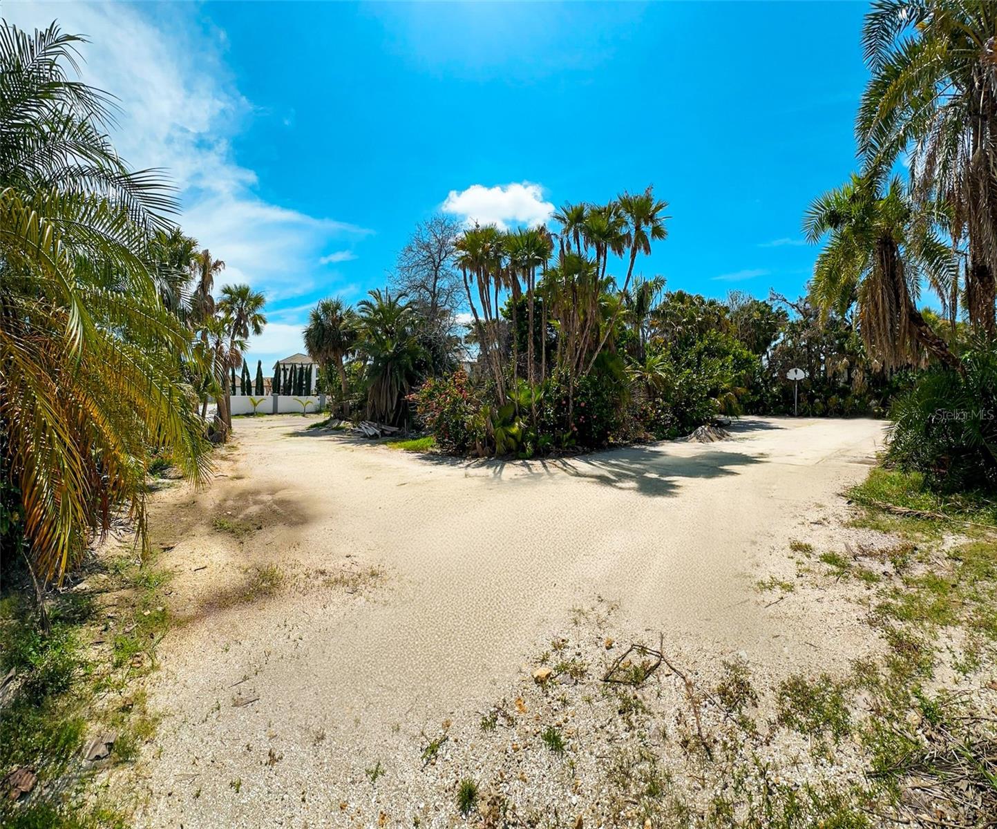 7825 SANDERLING RD, SARASOTA, FL — photo 9