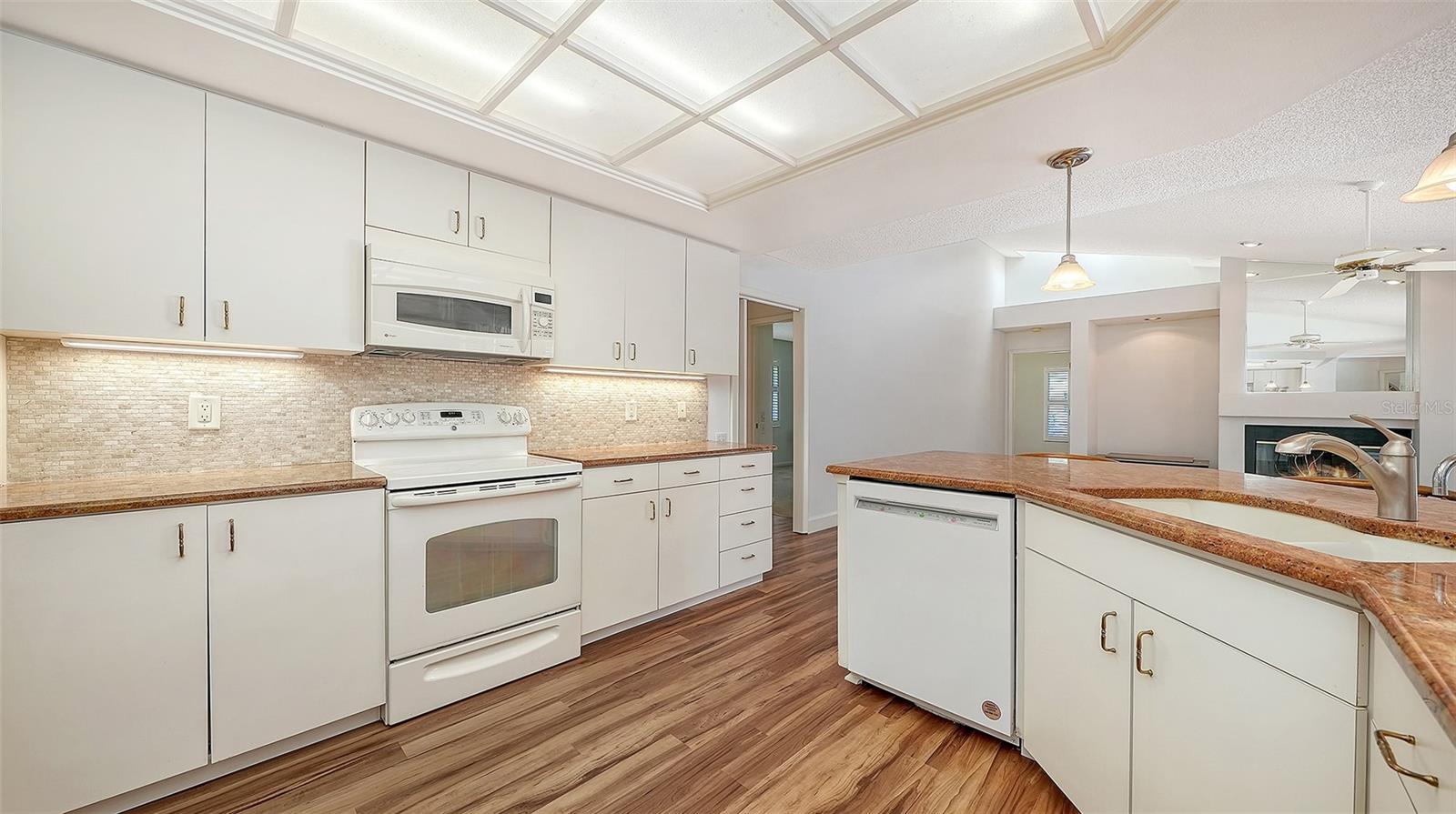 4871 WINTERHAVEN DR, SARASOTA, FL — photo 17