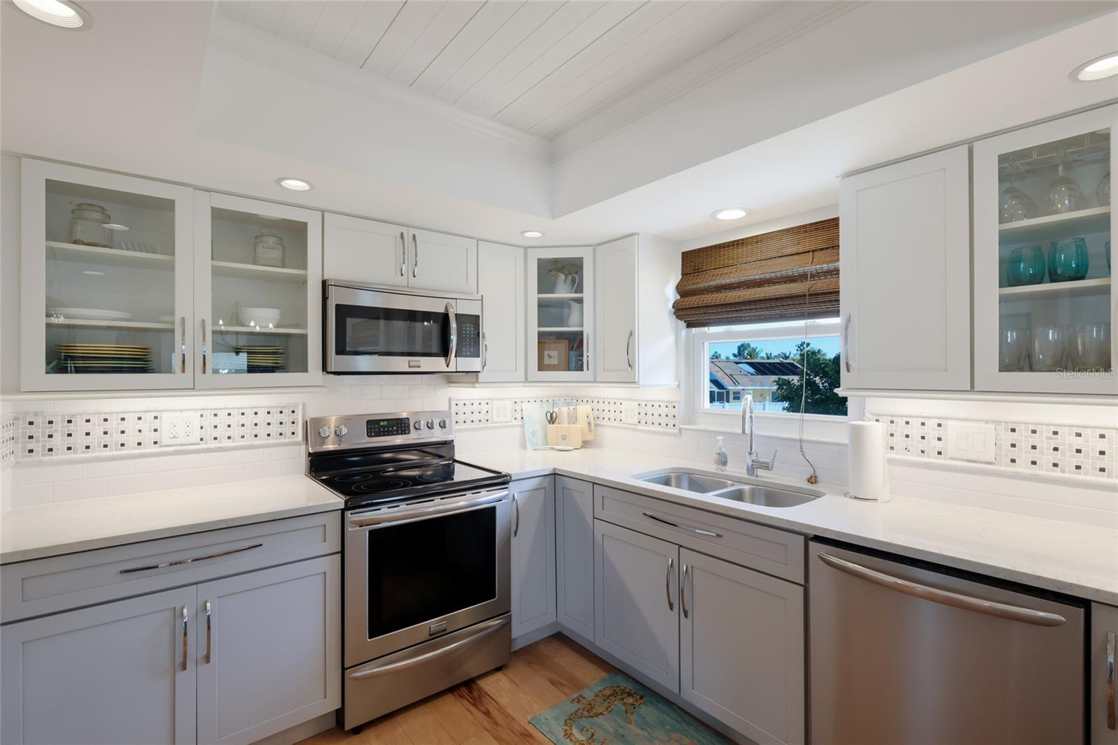 221 85TH ST, HOLMES BEACH, FL — photo 9
