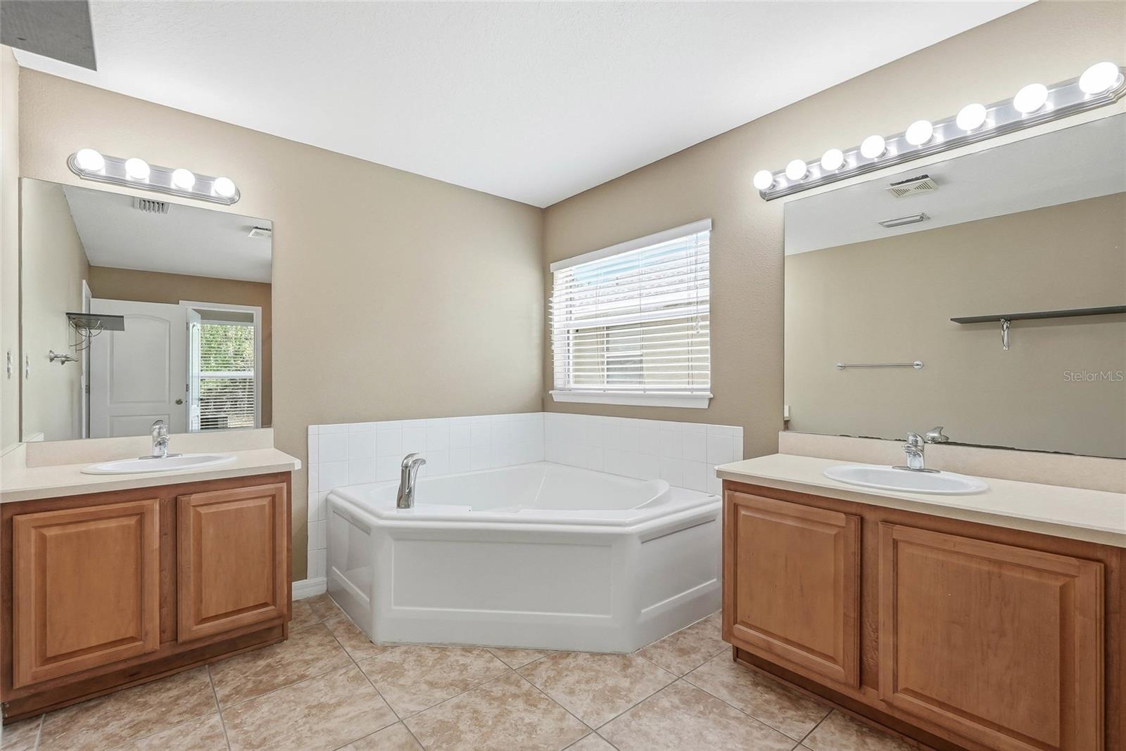 12230 COLONY LAKES BLVD, NEW PORT RICHEY, FL — photo 28