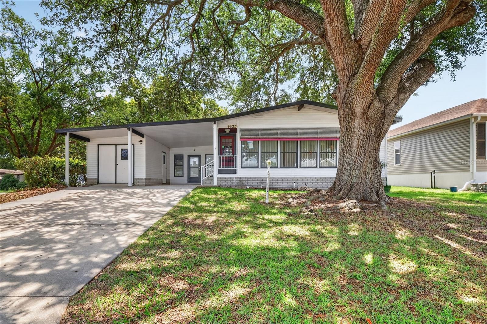 1625 HILTON HEAD BLVD, LADY LAKE, FL