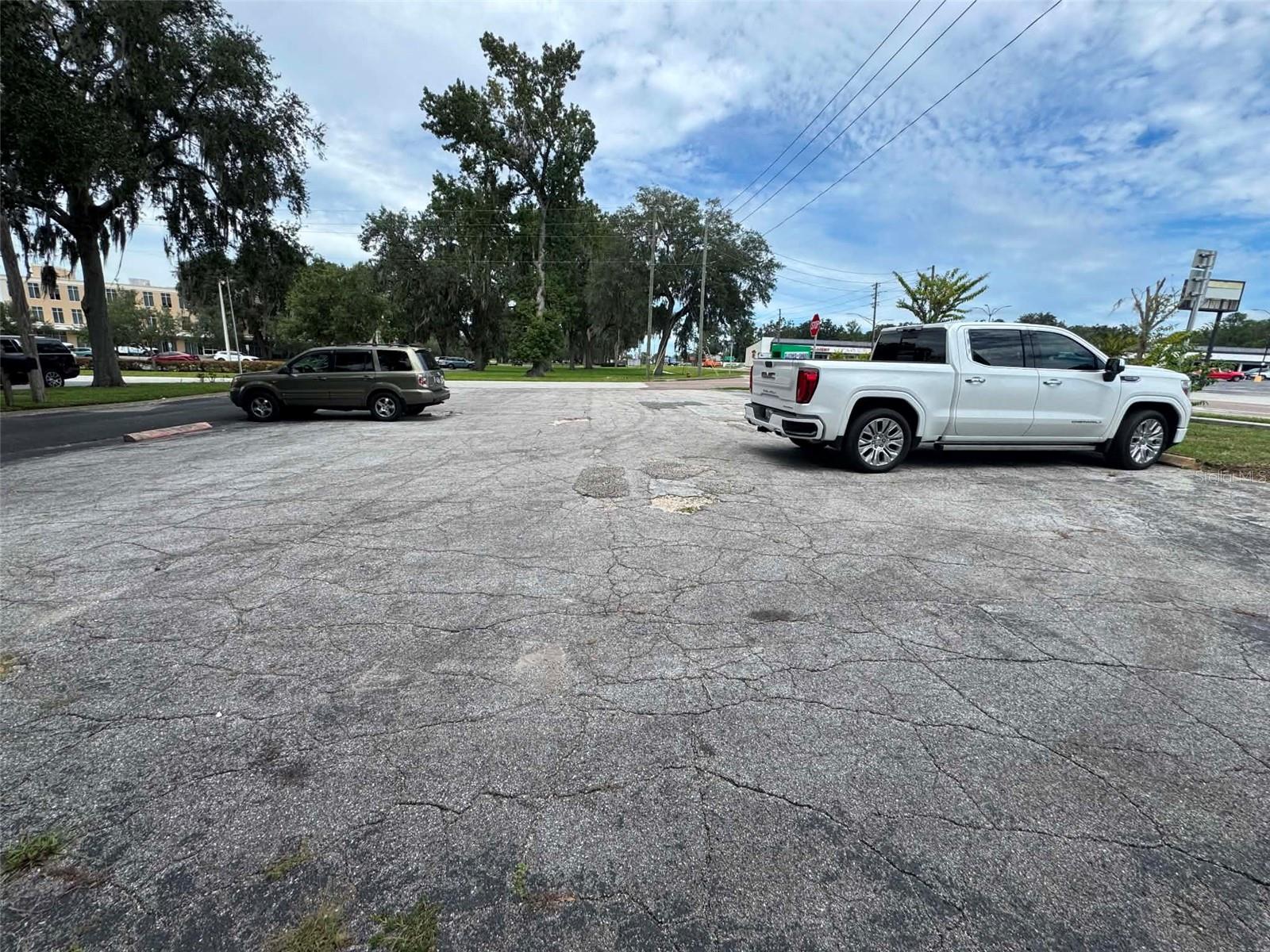 705 BENTON AVE, BROOKSVILLE, FL — photo 8
