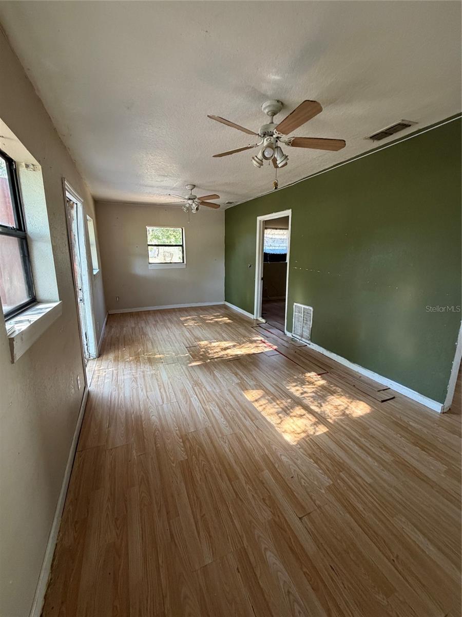 10114 E COLUMBUS DR, TAMPA, FL — photo 3