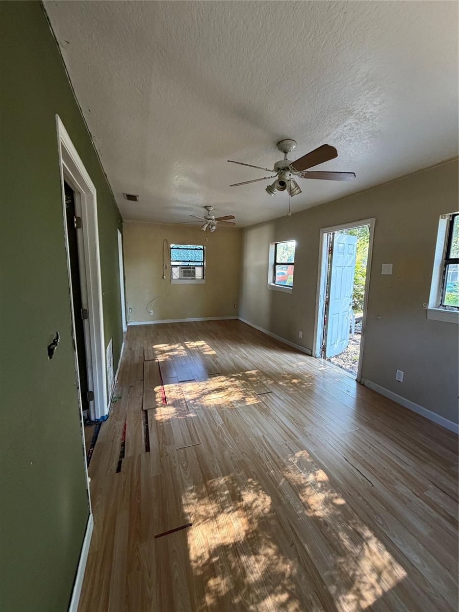 10114 E COLUMBUS DR, TAMPA, FL — photo 4